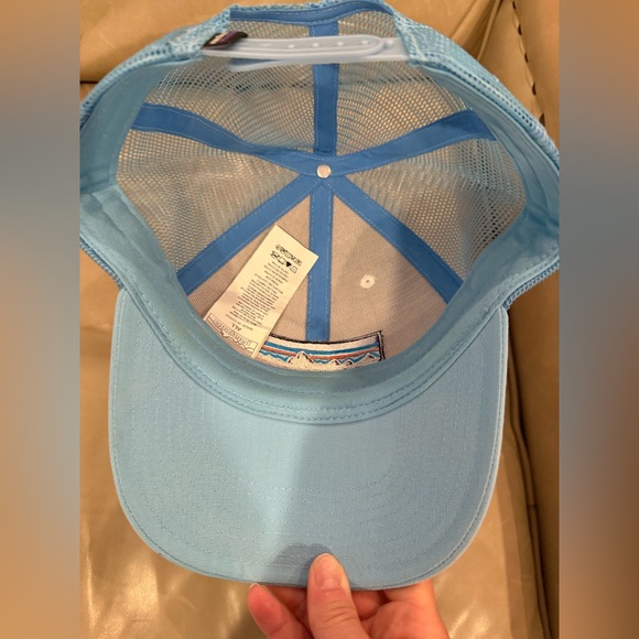 Patagonia P-6 Logo Trucker Hat - light blue! - Picture 2 of 3